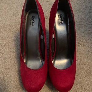 ‼️ MOSSIMO RED VELVET HEELS ‼️